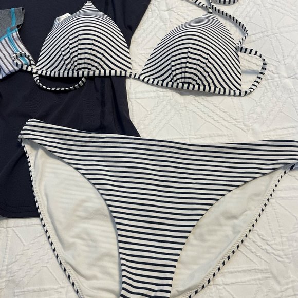 Selection of swim apparel - Picture 3 of 5